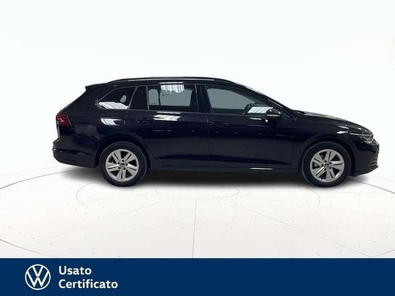 Usata VW Golf VIII Life 131 CV (96 kW) 2021 Nero pastello Station wagon