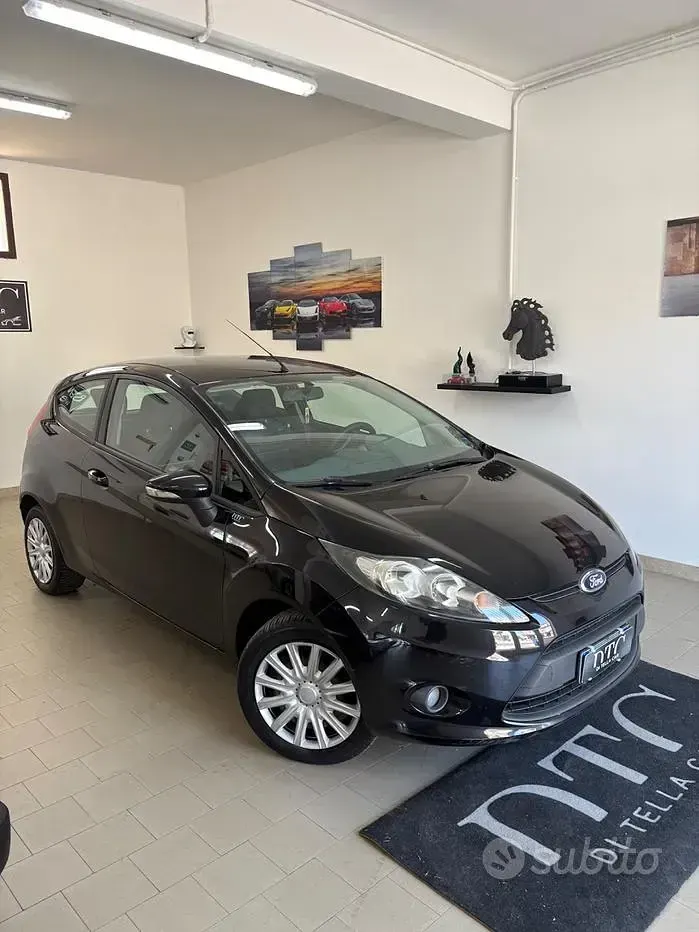 Usata Ford Fiesta Titanium 68 CV (50 kW) 2010 Nero Berlina