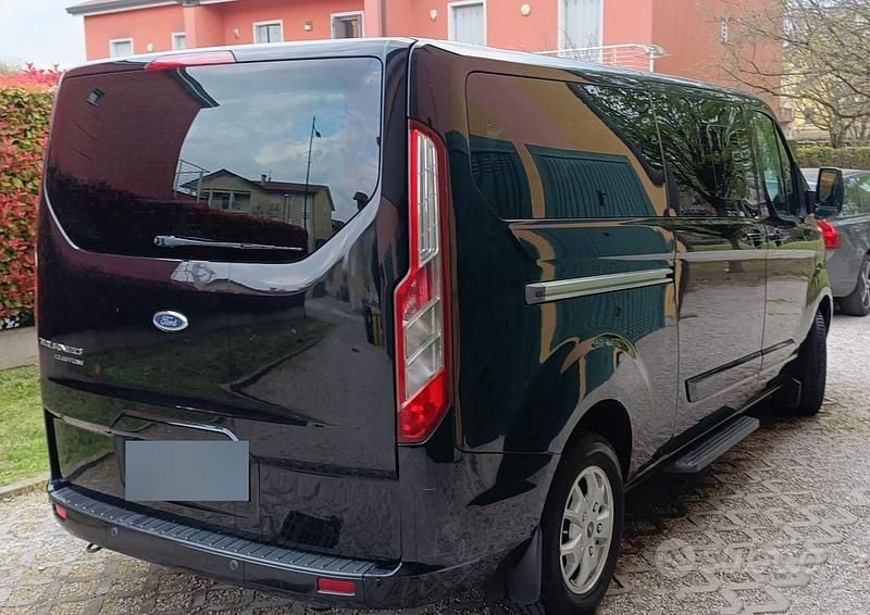 Usata Ford Tourneo Titanium 125 CV (91 kW) 2014 Nero Monovolume