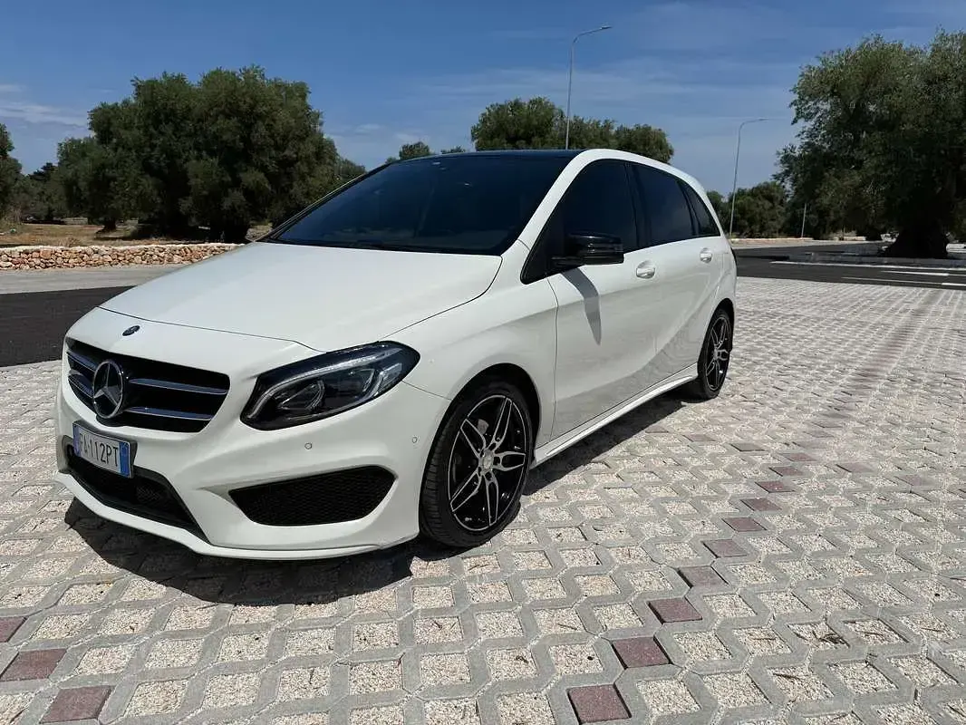 Usata Mercedes B200 Premium 136 CV (100 kW) 2015 Bianco Utilitaria
