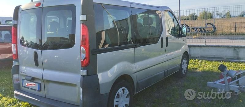 Usata Opel Vivaro 120 CV (88 kW) 2007 Grigio Monovolume