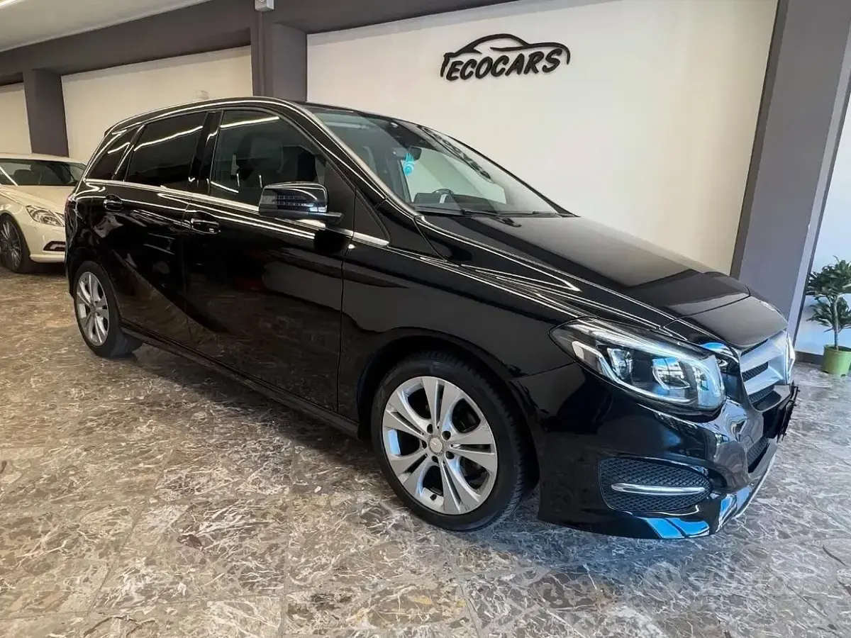 Usata Mercedes B180 Premium 109 CV (80 kW) 2016 Nero Utilitaria