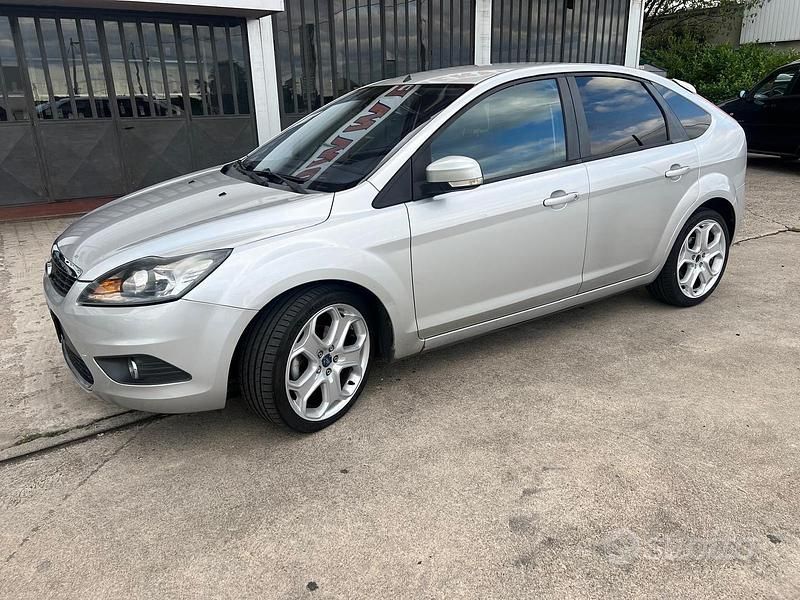 Usata Ford Focus 110 CV (80 kW) 2009 Grigio Berlina