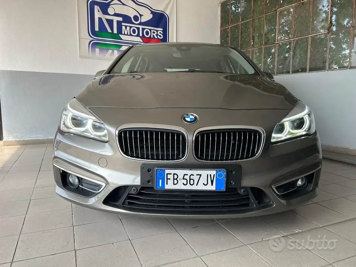 Usata BMW 218 Luxury Line 150 CV (110 kW) 2015 Grigio Station wagon