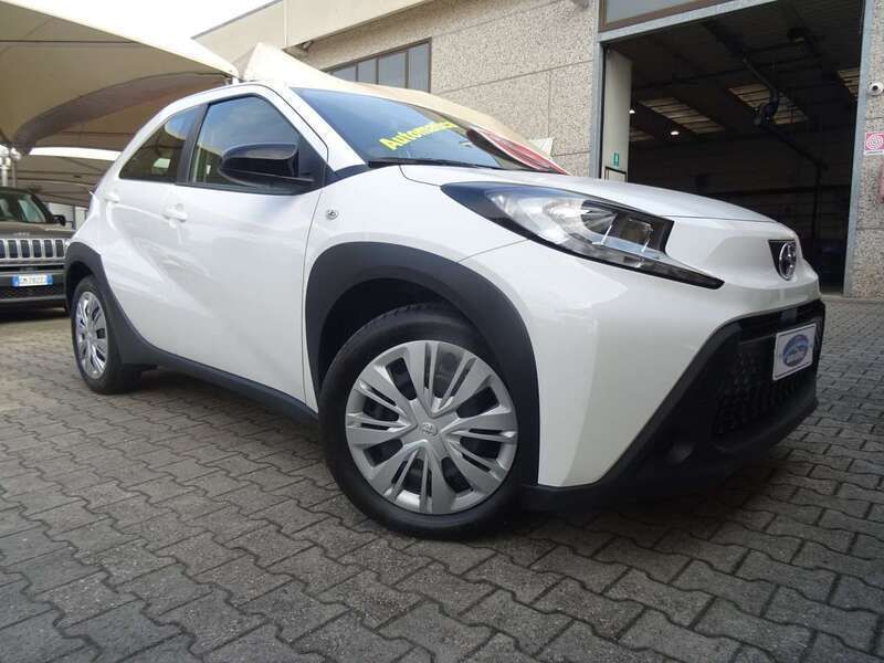 Pastello bianco Usata 2023 Toyota Aygo X Active SUV | 13.800 € (Buon prezzo) - Immagine 1/4