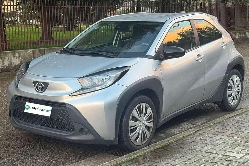Grigio Usata 2022 Toyota Aygo X Active SUV | 12.490 € (Super prezzo) - Immagine 1/4