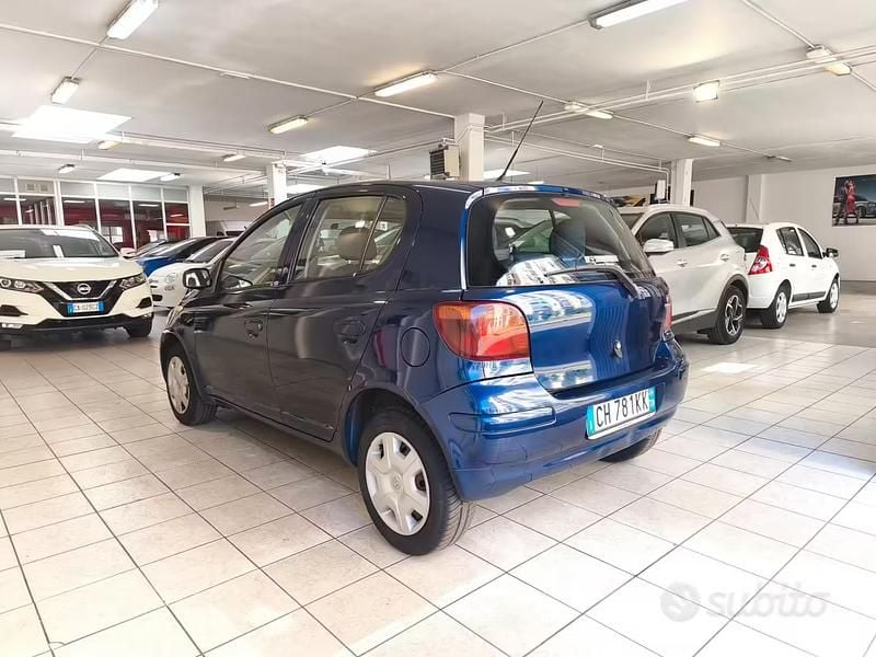 Usata Toyota Yaris 75 CV (55 kW) 2003 Blu Utilitaria