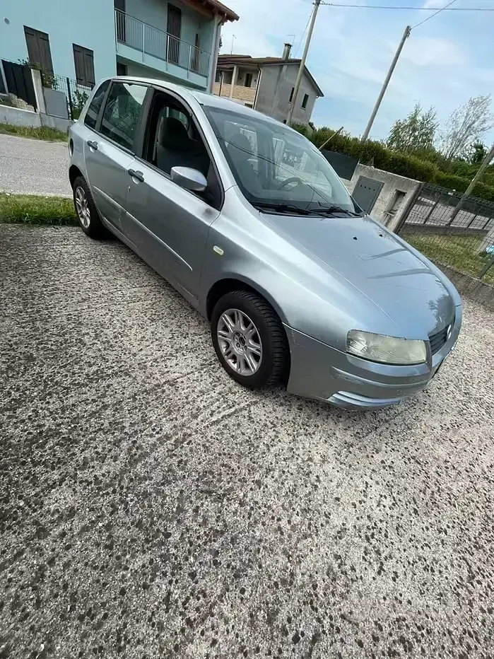 Usata Fiat Stilo 116 CV (85 kW) 2004 Grigio Berlina