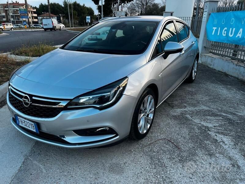 Usata Opel Astra Innovation 160 CV (117 kW) 2017 Argento Berlina