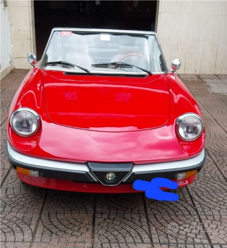 Usata Alfa Romeo Spider 104 CV (76 kW) 1983 Rosso Cabrio