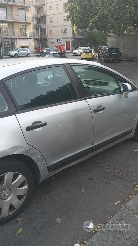 Grigio Usata 2005 Citroën C4 Berlina | 900 € (Buon prezzo) - Immagine 1/4