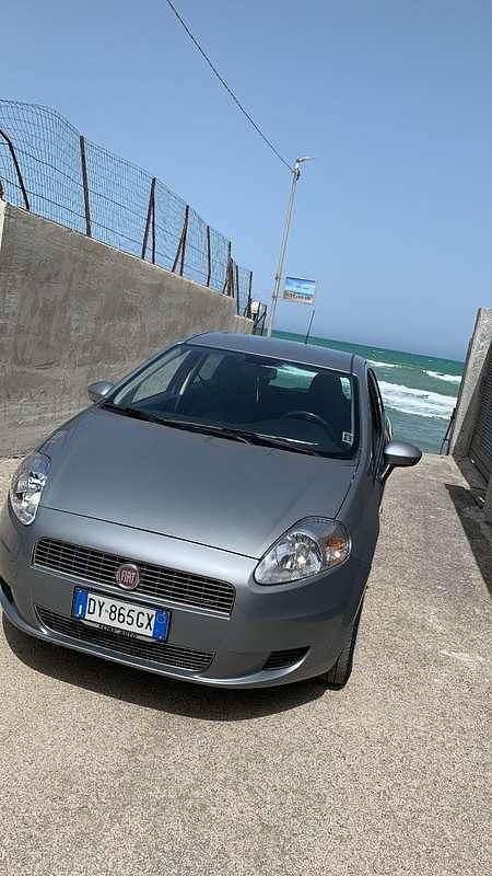 Usata Fiat Grande Punto Active 75 CV (55 kW) 2009 Grigio Utilitaria