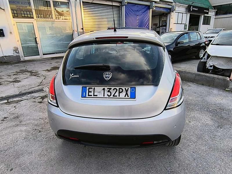 Usata Lancia Ypsilon Platinum 69 CV (50 kW) 2012 Argento Utilitaria
