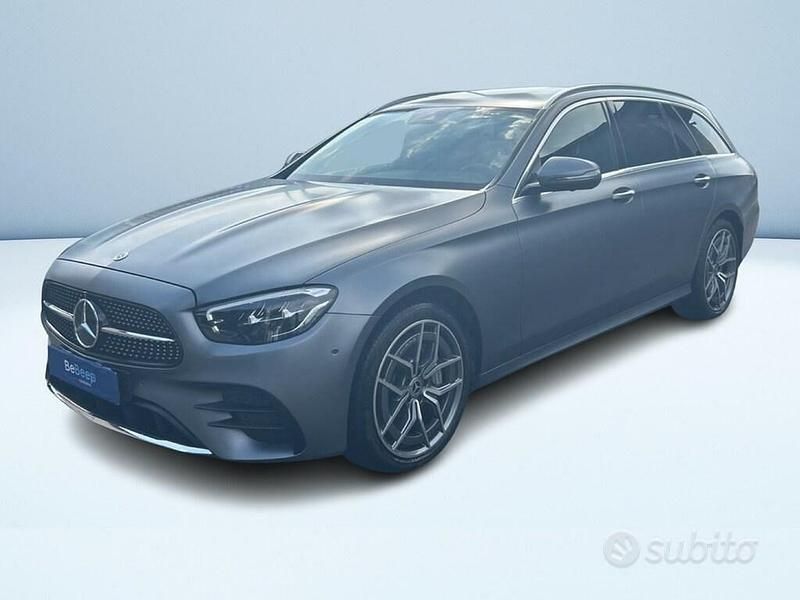 Usata Mercedes E450 Premium 367 CV (269 kW) 2023 Grigio metallizzato Station wagon