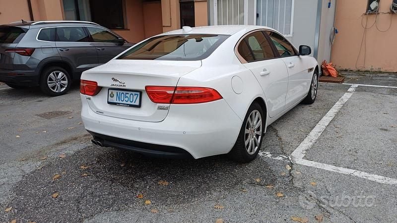 Usata Jaguar XE 180 CV (132 kW) 2017 Bianco Berlina