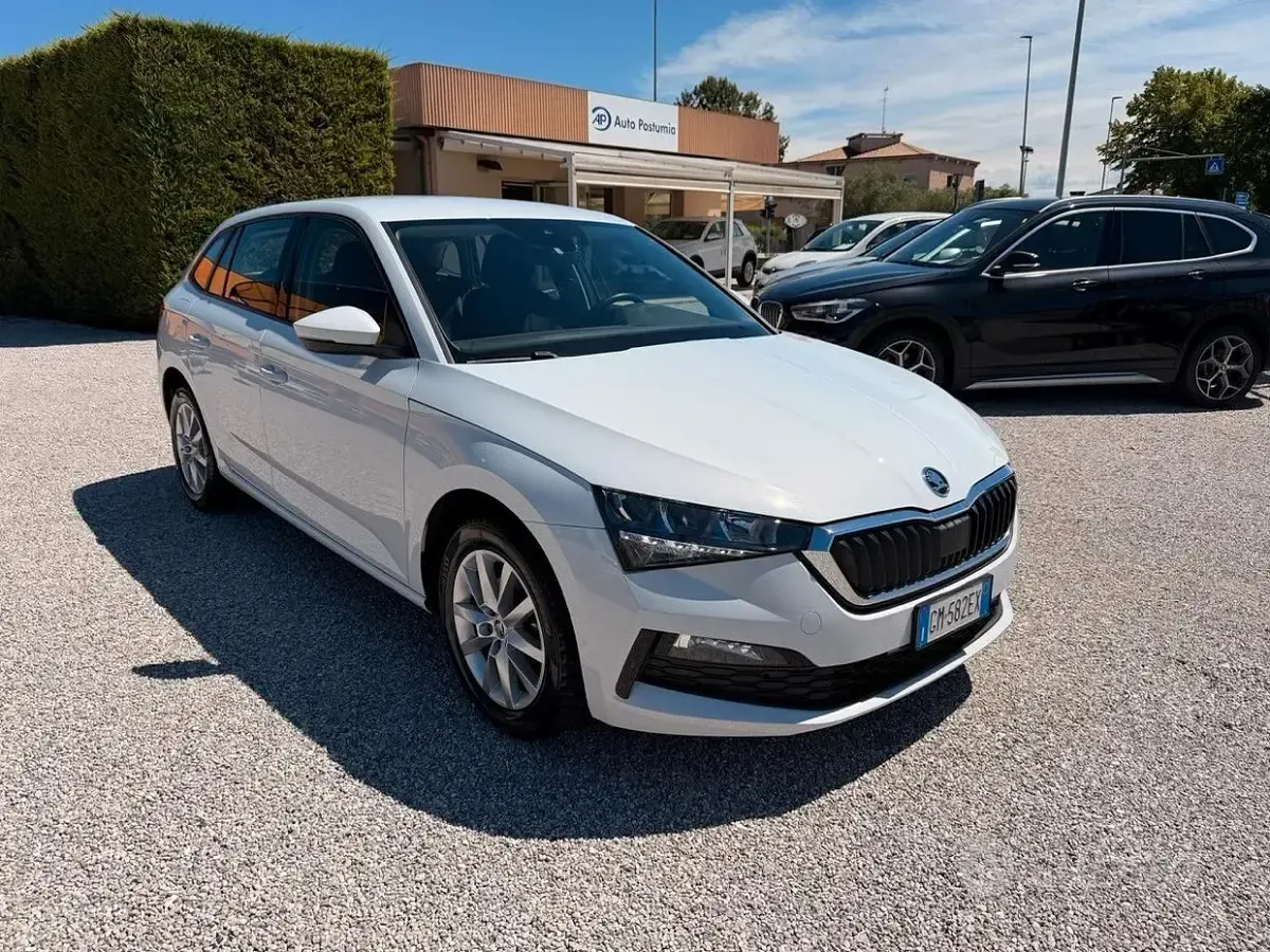 Usata Skoda Scala Ambition 110 CV (80 kW) 2022 Bianco Utilitaria