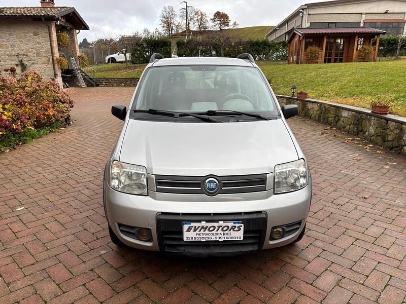 Argento Usata 2006 Fiat Panda 4x4 Climbing Due volumi | 5900 € (Buon prezzo) - Immagine 1/4