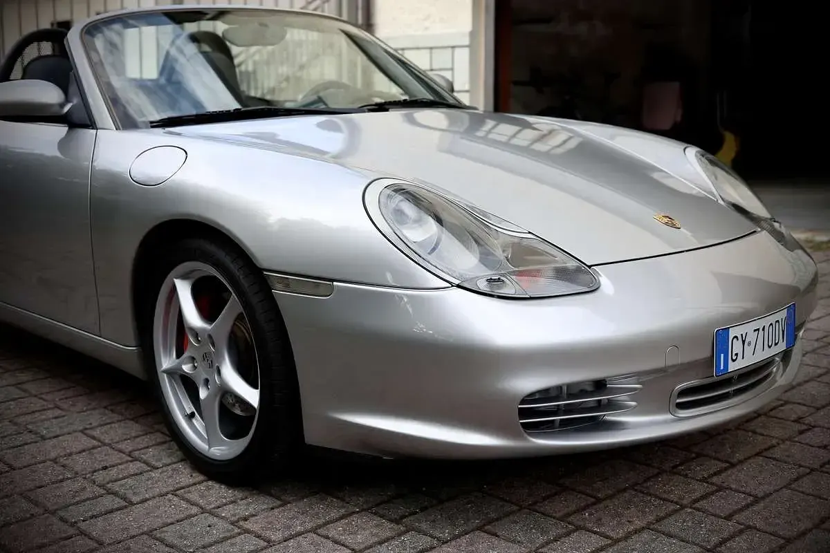 Usata Porsche Boxster 260 CV (191 kW) 2003 Argento Cabrio