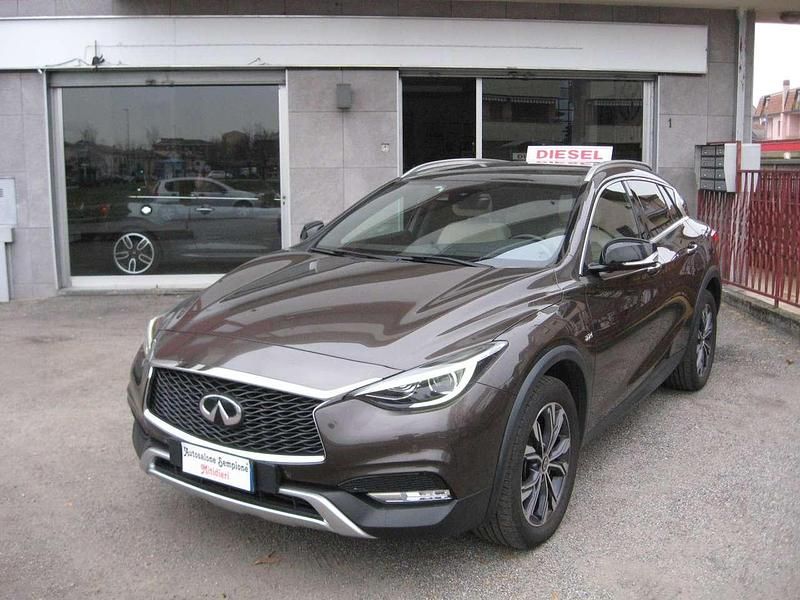 Usata Infiniti QX30 170 CV (125 kW) 2017 Marrone SUV