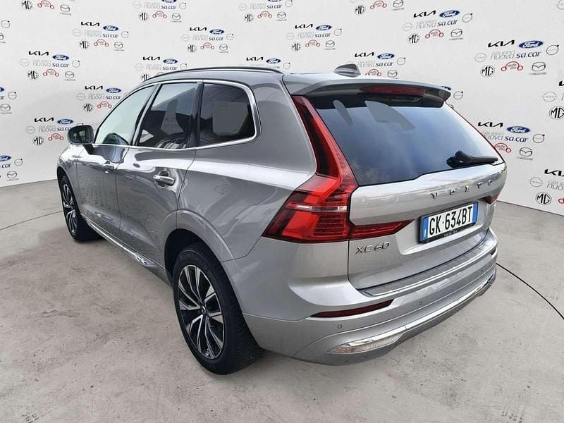 Gebraucht Volvo XC60 Plus 197 PS (144 kW) 2023 Silber SUV