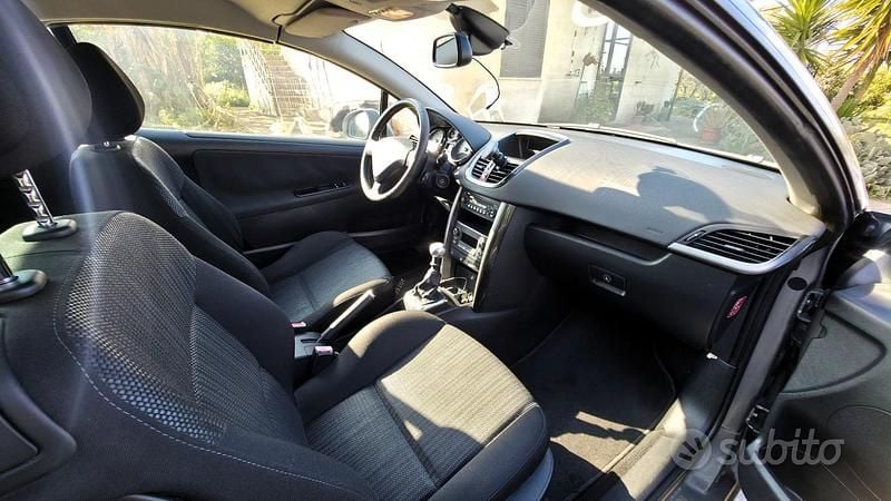 Usata Peugeot 207 CC 112 CV (82 kW) 2010 Grigio Cabrio