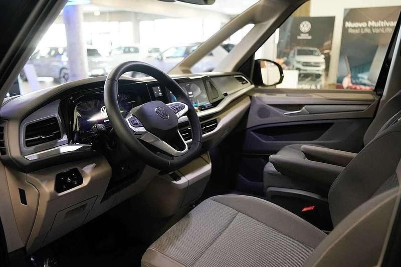 Usata VW Multivan Life 150 CV (110 kW) 2024 Nero deep black Furgone