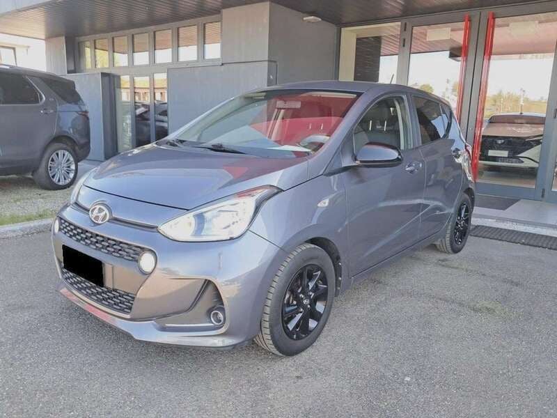Grigio Usata 2019 Hyundai i10 Due volumi | 7900 € (Ottimo prezzo) - Immagine 1/4
