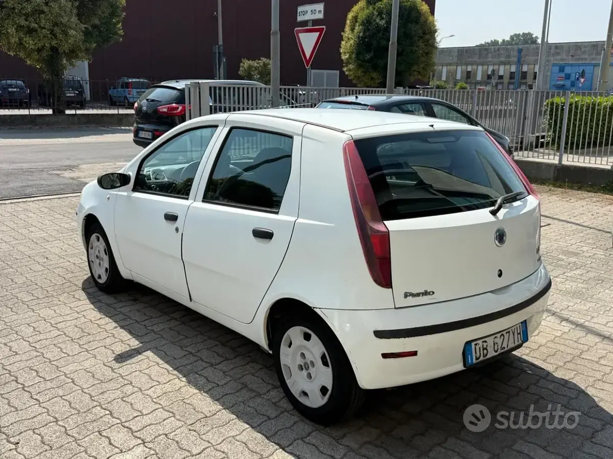Usata Fiat Punto Active 69 CV (50 kW) 2006 Bianco Utilitaria