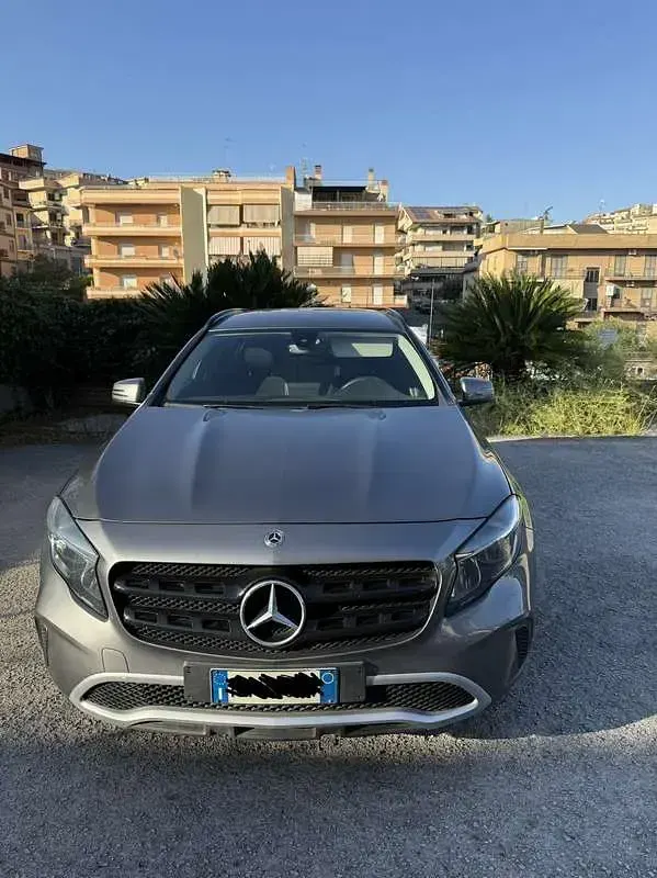 Usata Mercedes GLA200 Executive 136 CV (100 kW) 2019 Grigio SUV