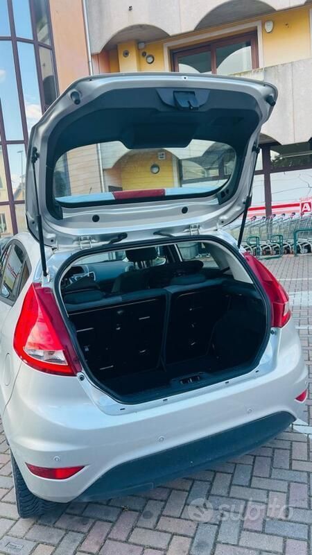 Usata Ford Fiesta 53 CV (38 kW) 2010 Grigio Utilitaria