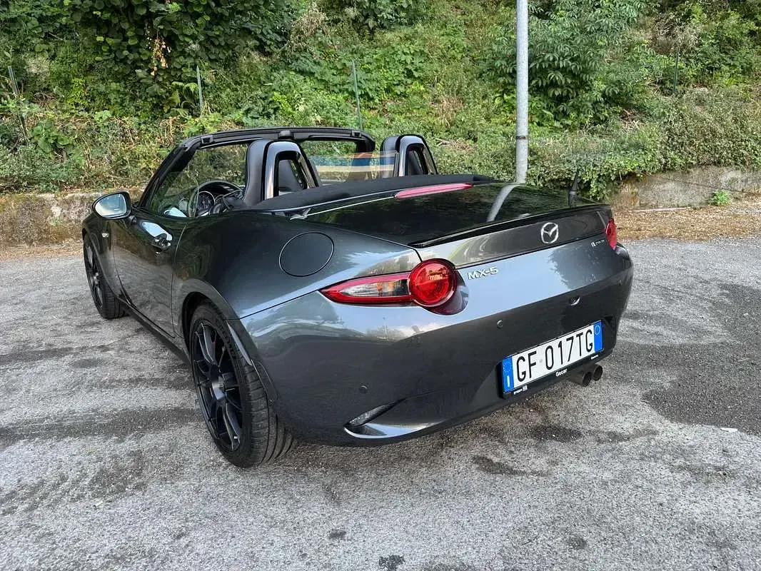 Usata Mazda MX5 Inclusive 184 CV (135 kW) 2021 Grigio Cabrio