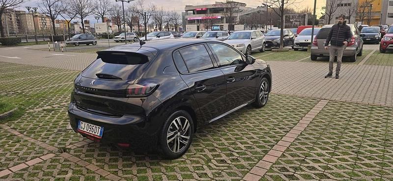 Usata Peugeot 208 Allure 102 CV (75 kW) 2022 Nero Utilitaria