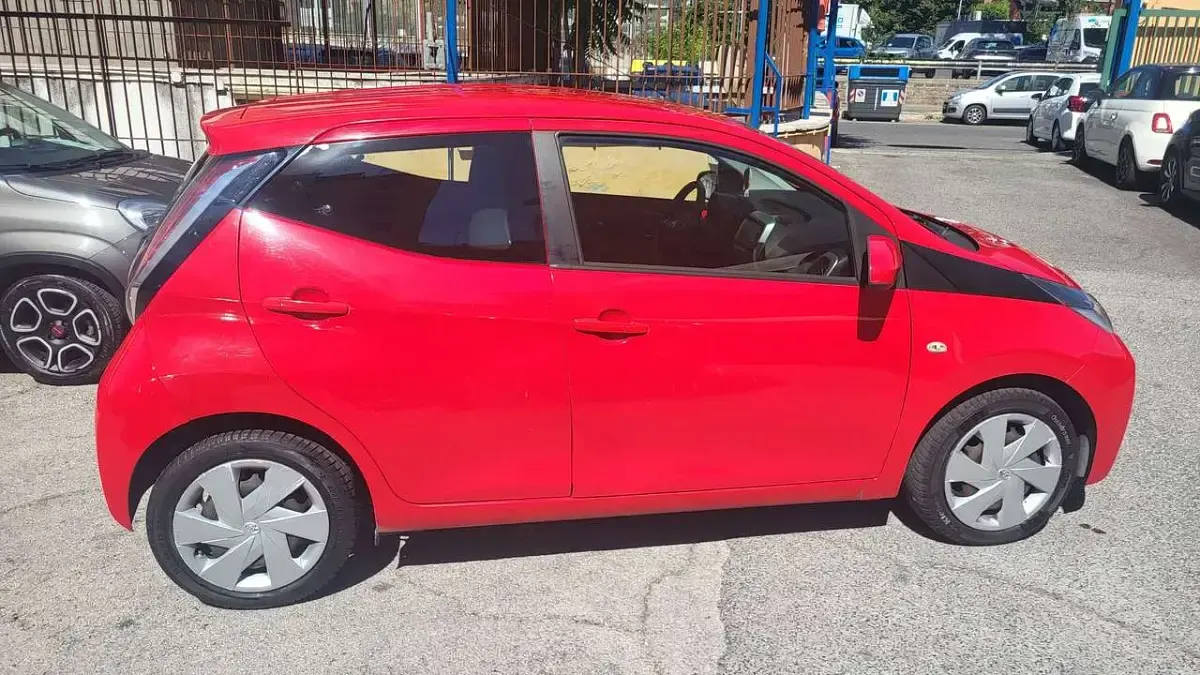 Usata Toyota Aygo Cool 69 CV (50 kW) 2017 Rosso Utilitaria