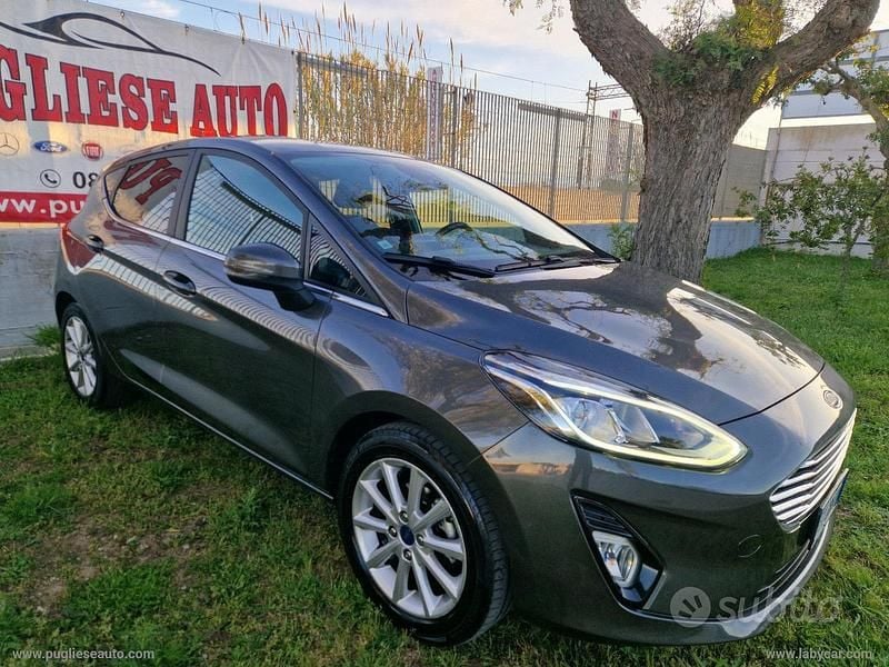 Usata Ford Fiesta Titanium 86 CV (63 kW) 2019 Grigio Utilitaria