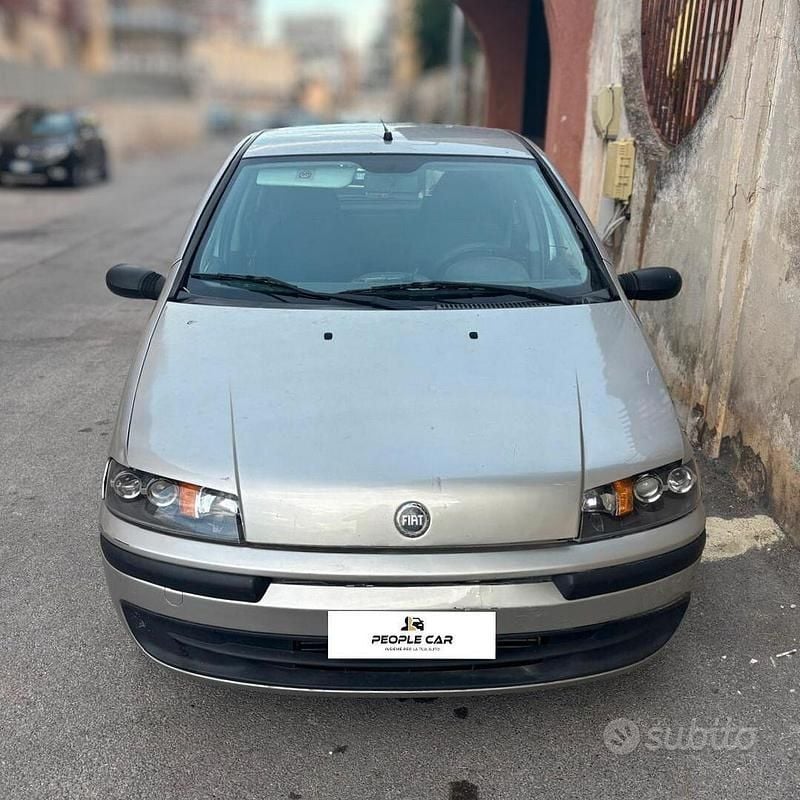 Usata Fiat Punto 60 CV (44 kW) 2002 Grigio Utilitaria
