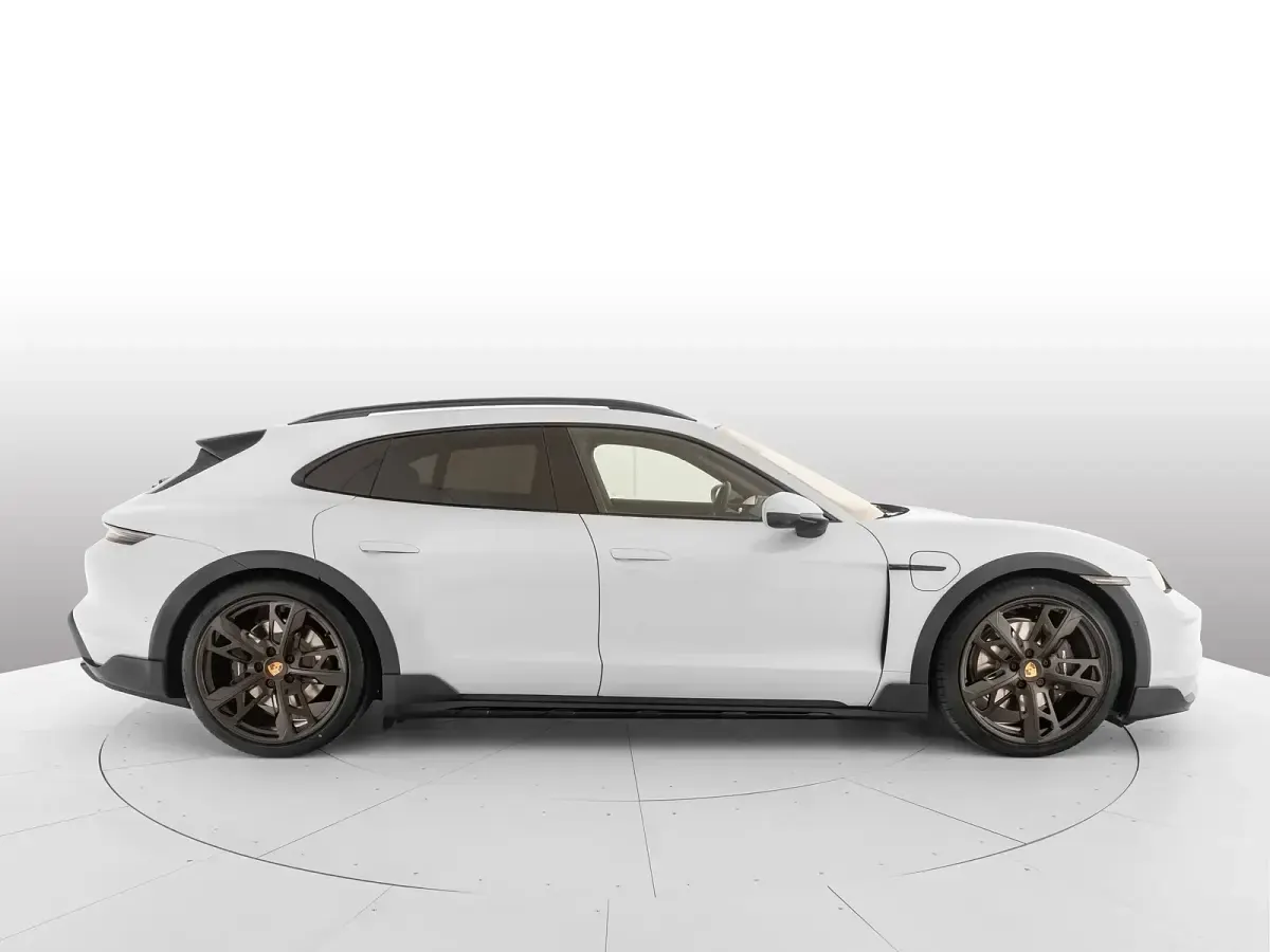 Nuova Porsche Taycan Cross Turismo 300 kW (408 CV) 2026 Grigio ghiaccio metallizzato