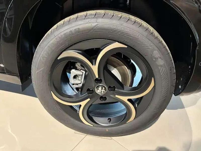 Nuova Alfa Romeo Junior Ti 145 CV (106 kW) 2026 Nero SUV