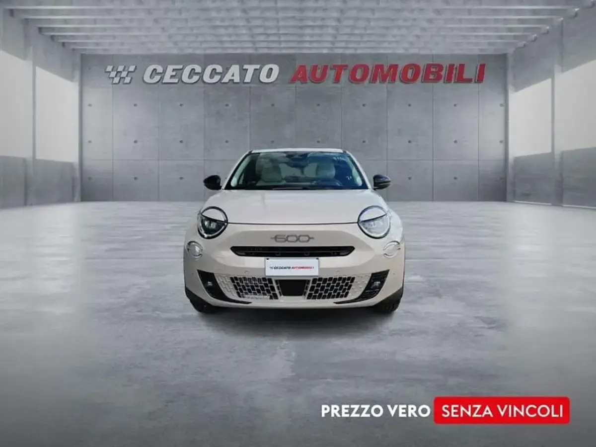 Nuova Fiat 600 Icon 100 CV (73 kW) 2026 Beige SUV
