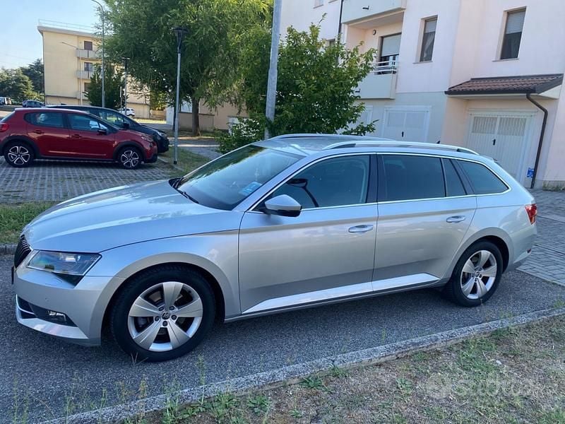 Usata 2018 Skoda Superb Station wagon | 12.999 € (Buon prezzo) - Immagine 1/4