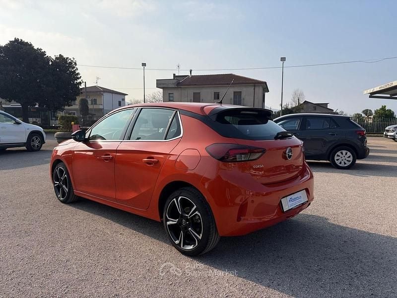 Usata Opel Corsa Elegance 102 CV (75 kW) 2021 Arancione Utilitaria