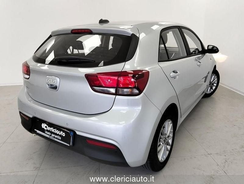 Usata Kia Rio Style 83 CV (61 kW) 2022 Argento Berlina