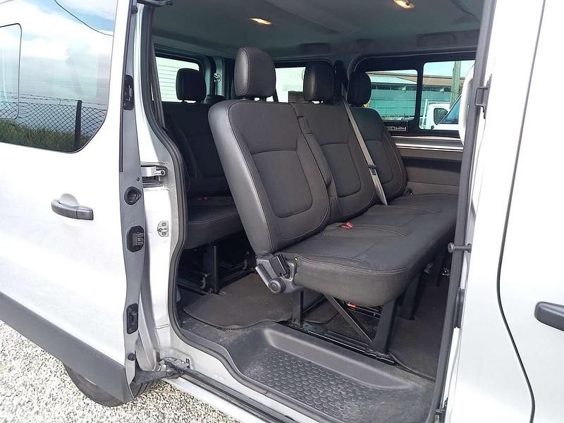 Usata Renault Trafic 145 CV (106 kW) 2020 Argento Monovolume