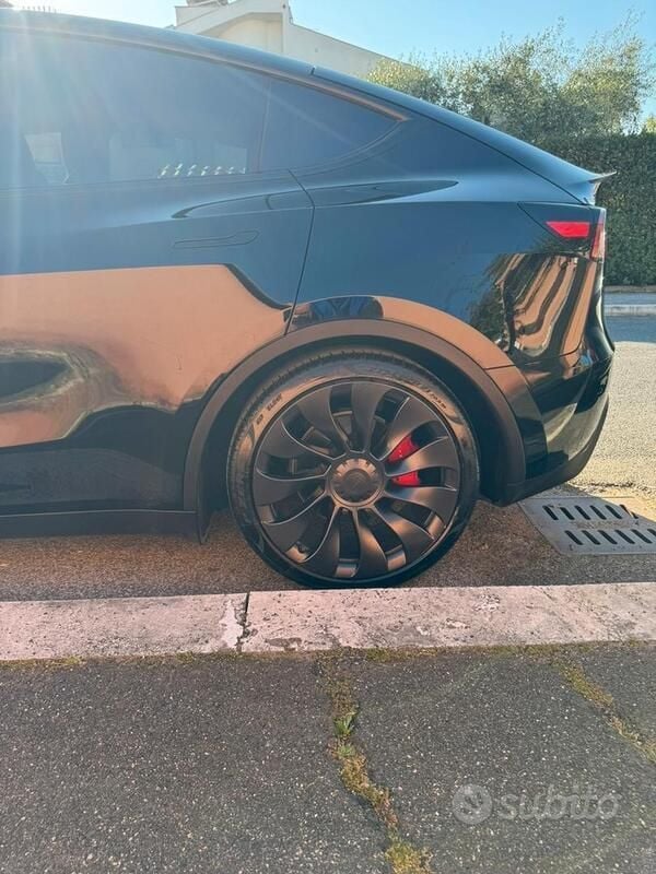 Usata Tesla Model Y Performance 392 kW (534 CV) 2022 Nero SUV