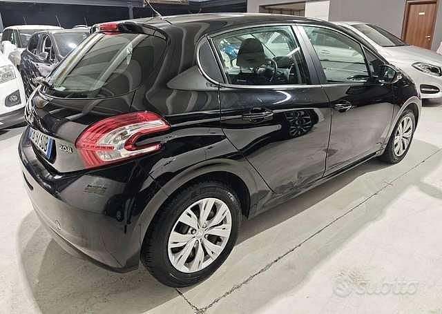 Usata Peugeot 208 68 CV (50 kW) 2015 Nero Utilitaria