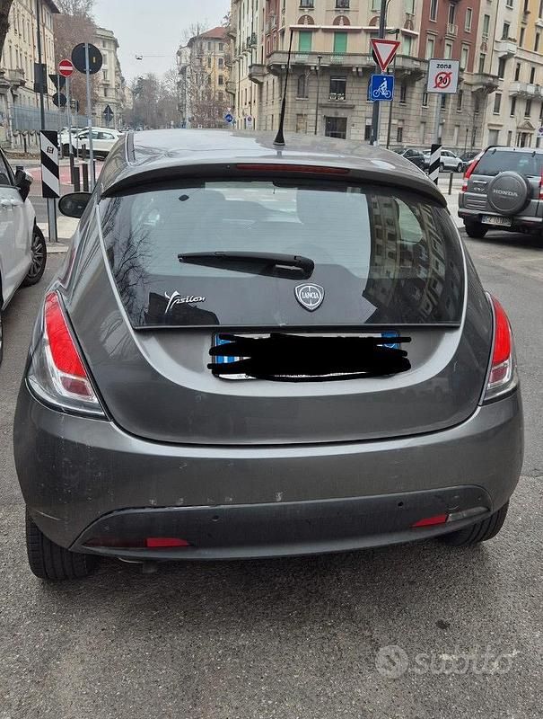 Usata Lancia Ypsilon Platinum 69 CV (50 kW) 2011 Grigio Utilitaria