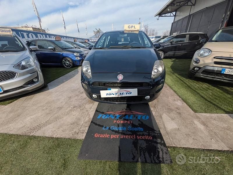 Usata Fiat Punto Street 77 CV (56 kW) 2014 Nero Utilitaria
