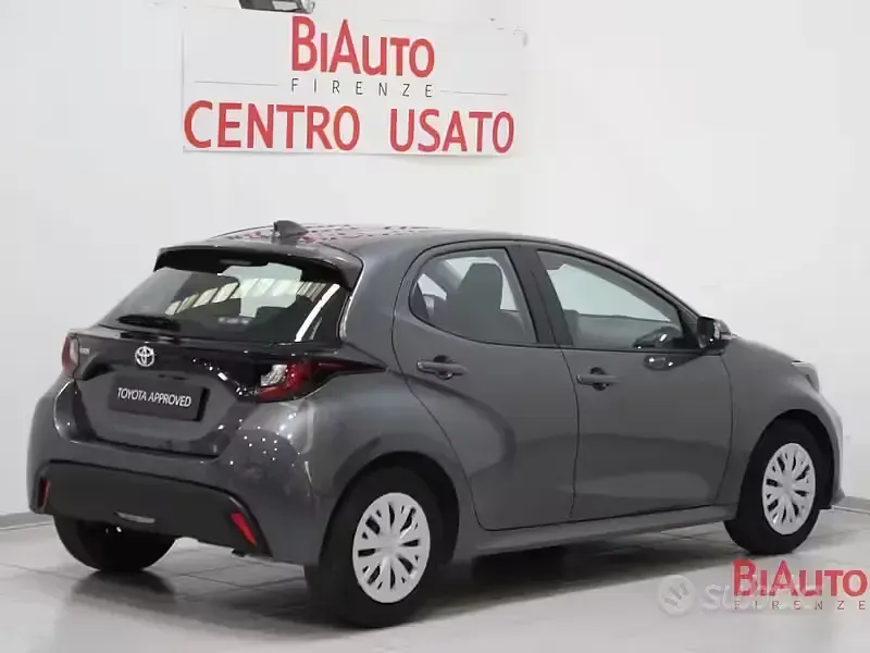 Usata Toyota Yaris Active 72 CV (52 kW) 2022 Grigio Utilitaria