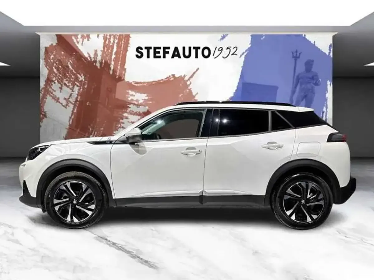 Usata Peugeot e-2008 Active 56 kW (77 CV) 2021 Bianco madreperla SUV