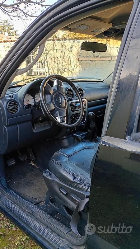 Usata Jeep Cherokee 143 CV (105 kW) 2002 Nero SUV