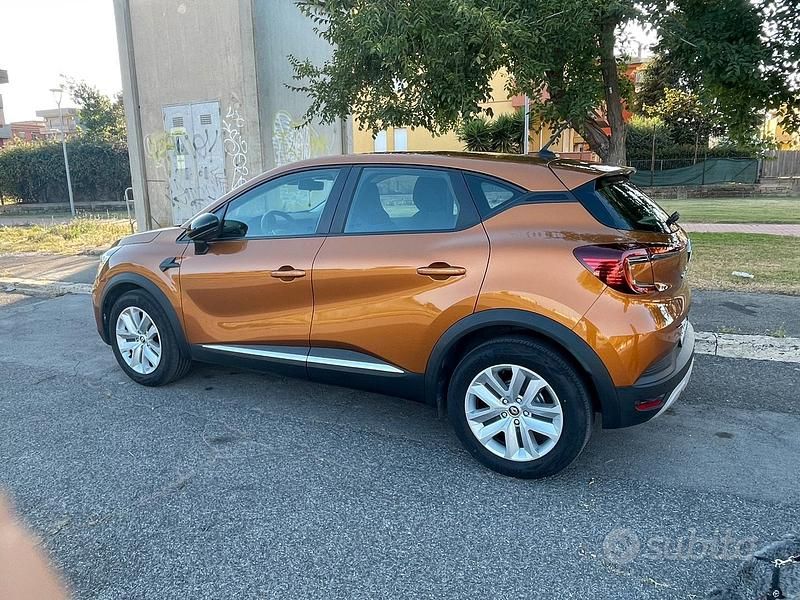 Usata Renault Captur 101 CV (74 kW) 2021 Marrone SUV